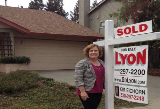 Başarılı Emlakçı: Emlak Sektöründe Tutkusu ve Müşteri İlişkileri ile Başarıya Ulaşan Kadın Emlakçı